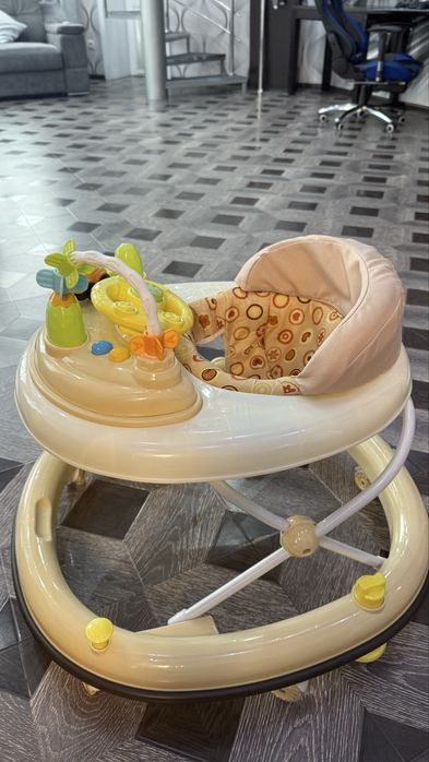Детский ходунок на малышей