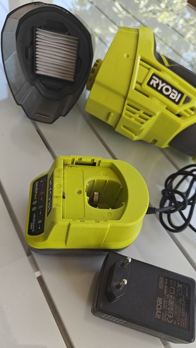 Aspirator auto, aspirare uscata, Ryobi R18HV-0, 20 W, 18 V, filtru HEPA, cu încărcător