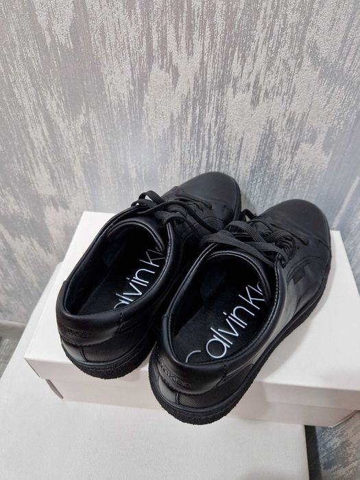 Кецове Calvin Klein-естествена кожа!