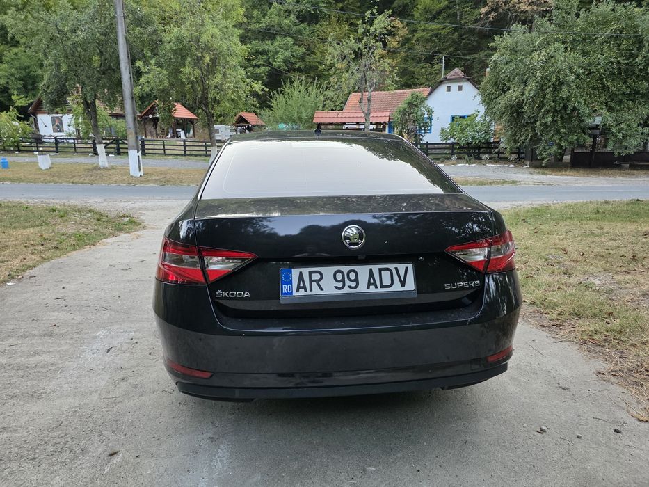 Vând Skoda Superb