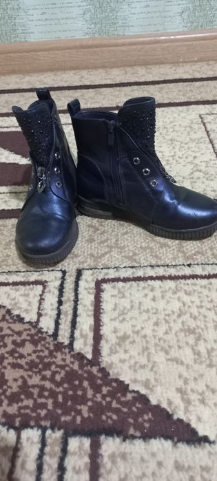 Продам детские ботинки и кроссовки