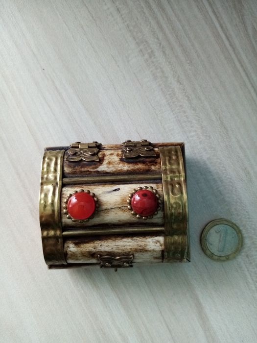 Кутия за бижутаа