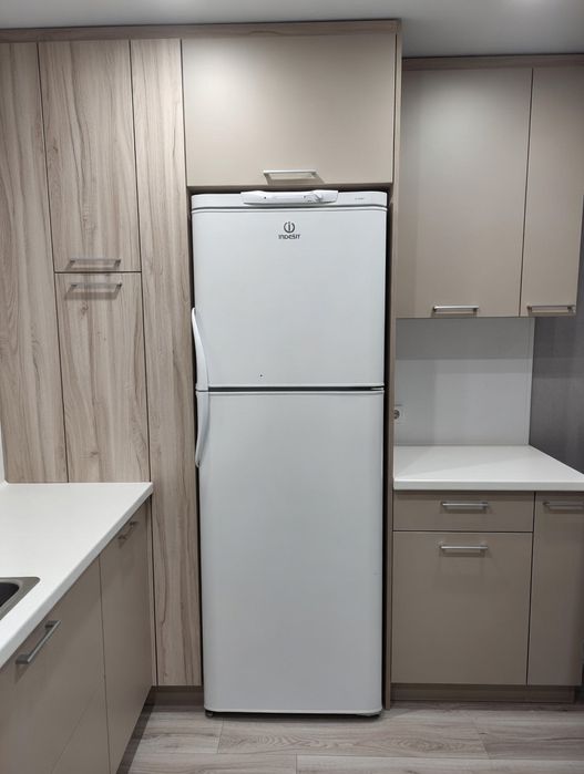 Холодильник INDESIT