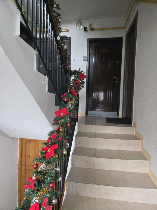 Vand apartament nou ultimul etaj,posibilitate mansarda