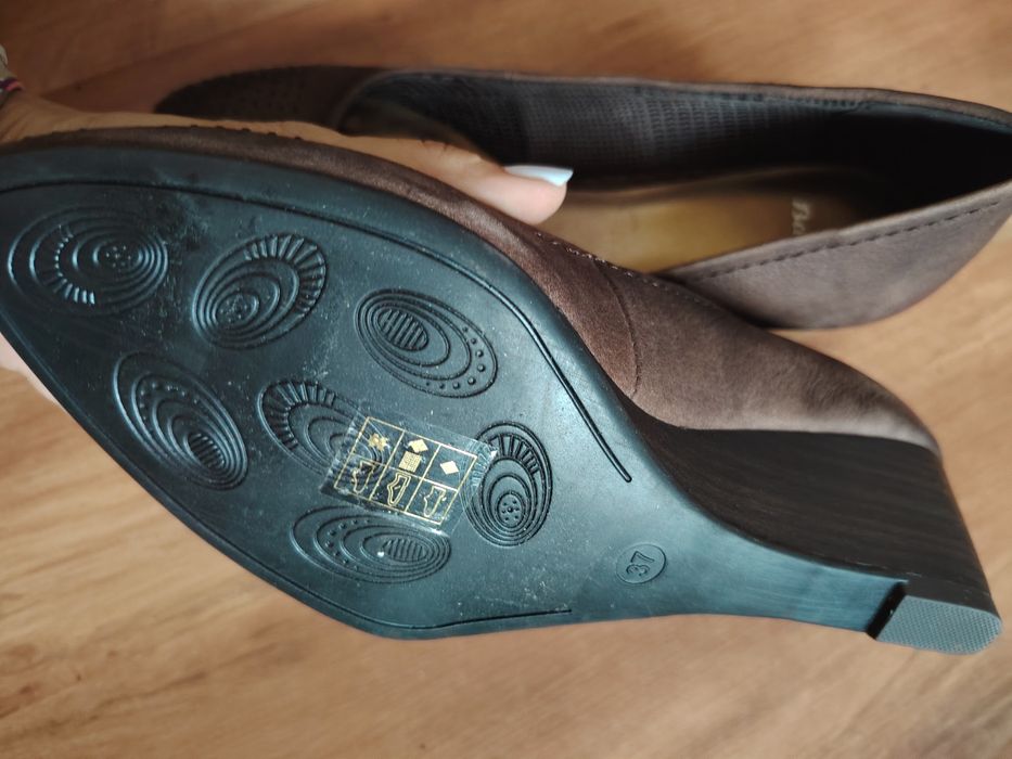 Нови обувки Bata/37