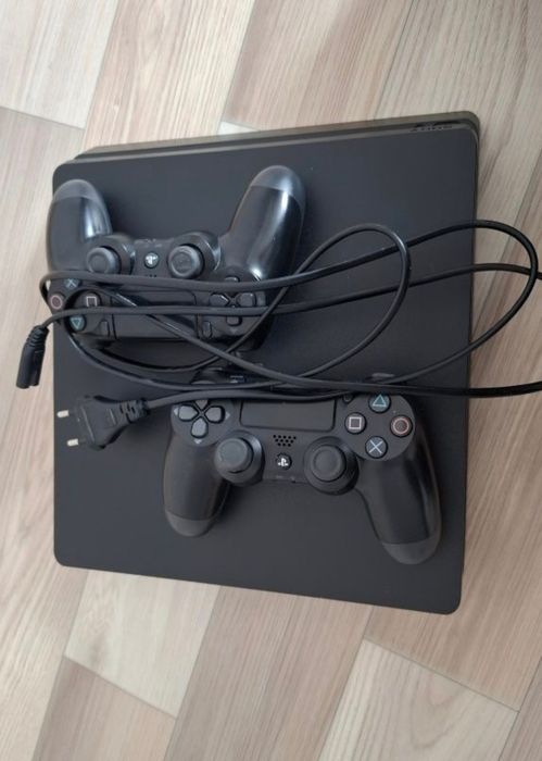 Ps4 slim 1TB PS Plus Extra