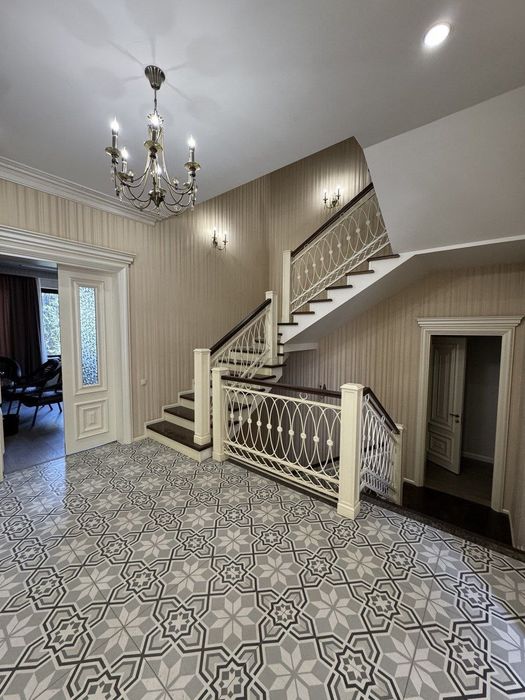 Sotiladi Евро Дом Яккасарай в Центре махаля  Бог Сарай 3 уровня