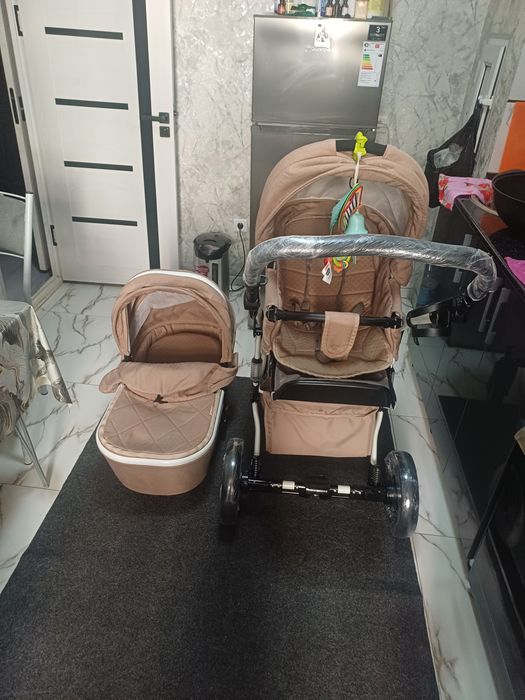 Продаётся фирменный коляска 2в1