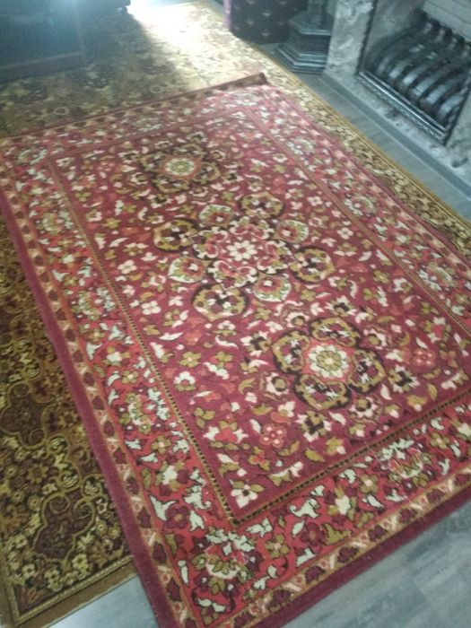 Ковры в хорошем состоянии за все ковры 900000 тысяч.