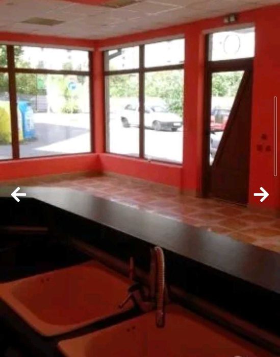 Атрактивен  имот.Самостоятелна къща-Два етажа(първият търговска площ).