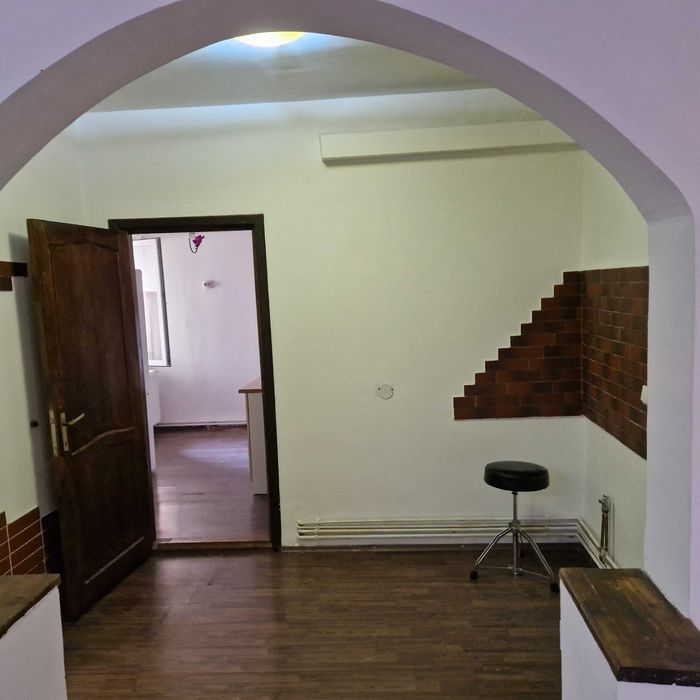 Proprietar,inchiriez ap 3 camere(configurabil)situat in imobil cu 2 ap, curte proprie,Romexpo Expozitiei Mihalache 1 Mai.Acces metrou si transp public