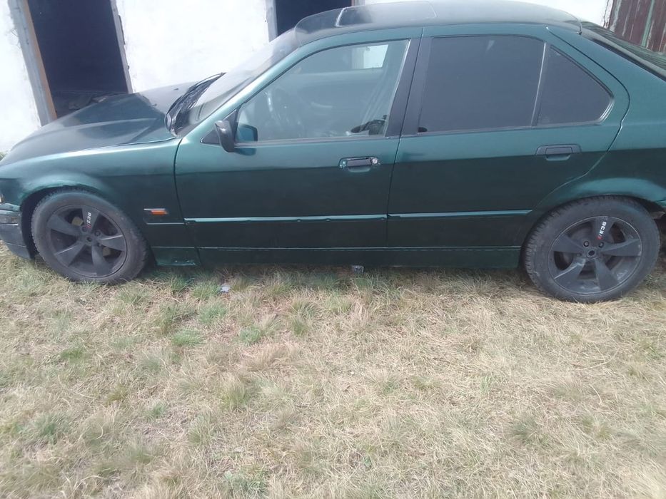 Продам машину 318