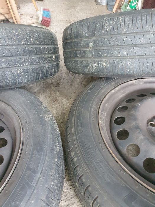 Cauciucuri de iarnă cu jante et49  195 60 r15