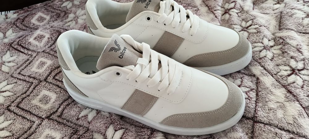 Продам кроссовки