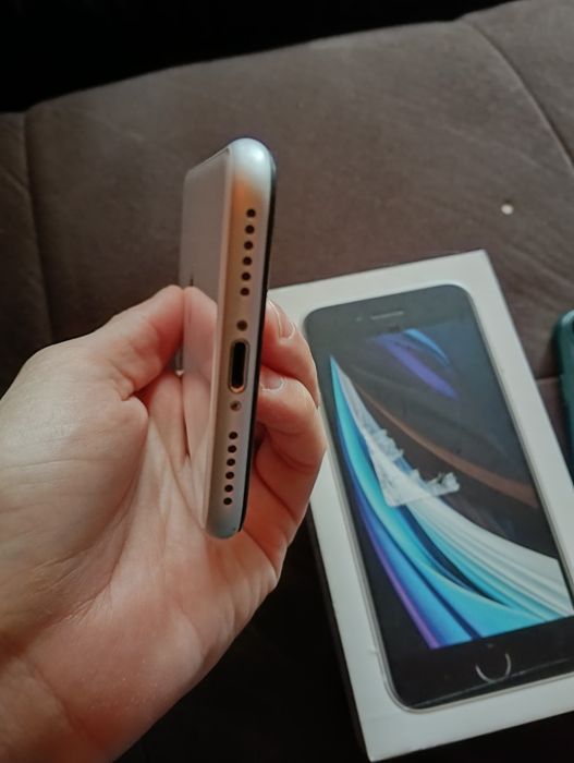 Iphone se 2022 като нов