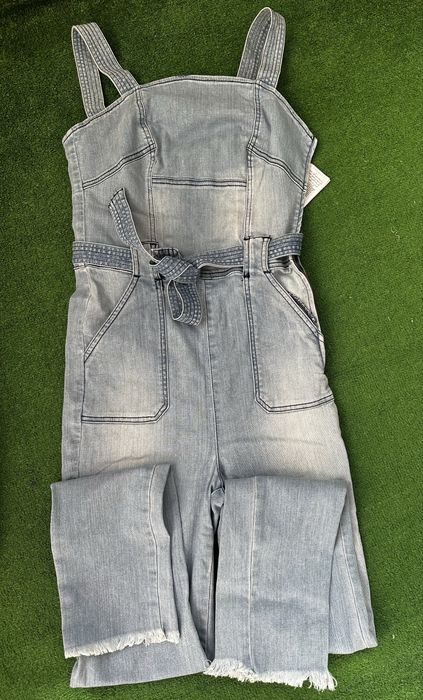 Дамски дънки и гащеризон на марката Guess