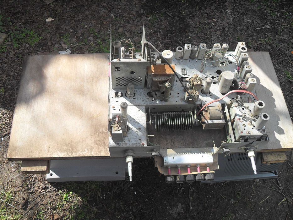 стари радио и телевизионни приемници