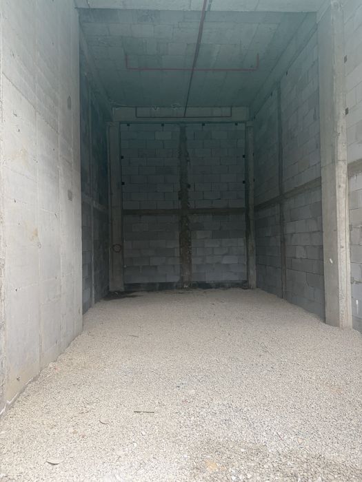 Помешение под магазин бутик офис ( высота потолков 6 метров)