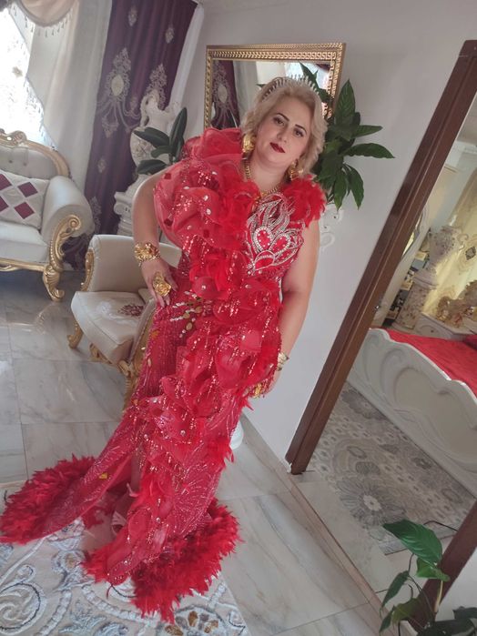 Rochie de vânzare făcută pe comanda purtata câteva ore preț 2500 lei