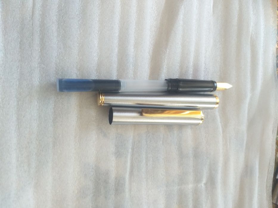 Stilou marca necunoscuta