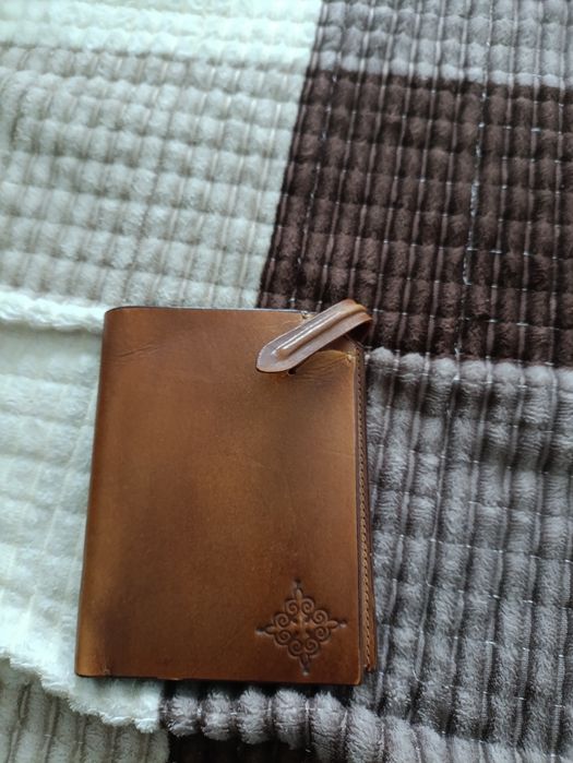 Продам кожаные портмоне новое