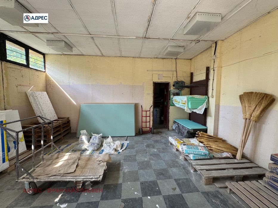 Магазин в Враца, област-с.Рогозен площ 337 цена 55000