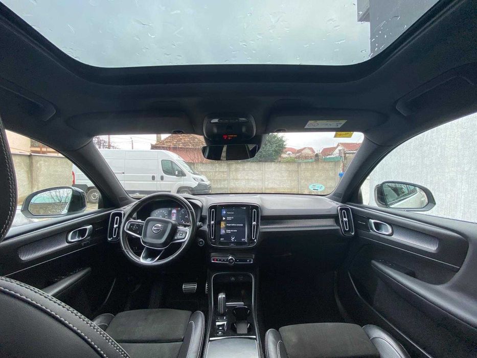 Volvo XC 40 R-Design in stare excelenta - direct proprietar