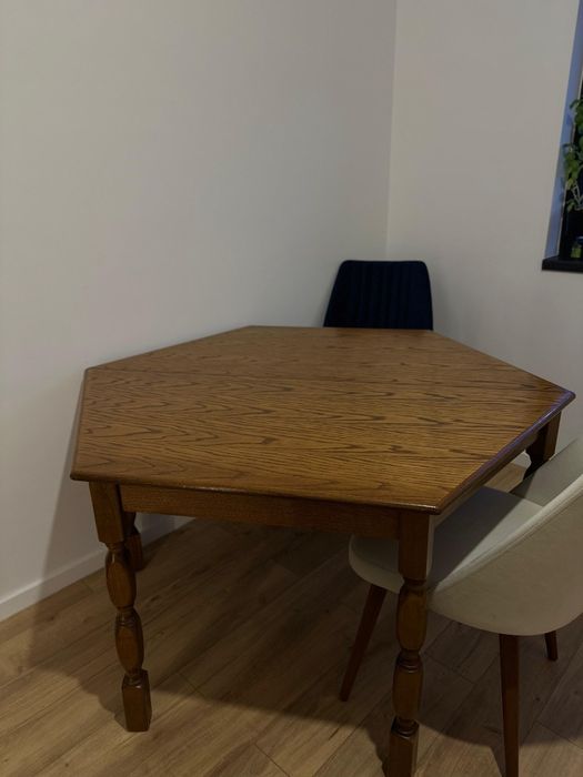 Vănd masă hexagonală