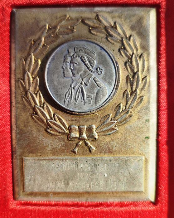 Продавам автентичен унгарски плакет