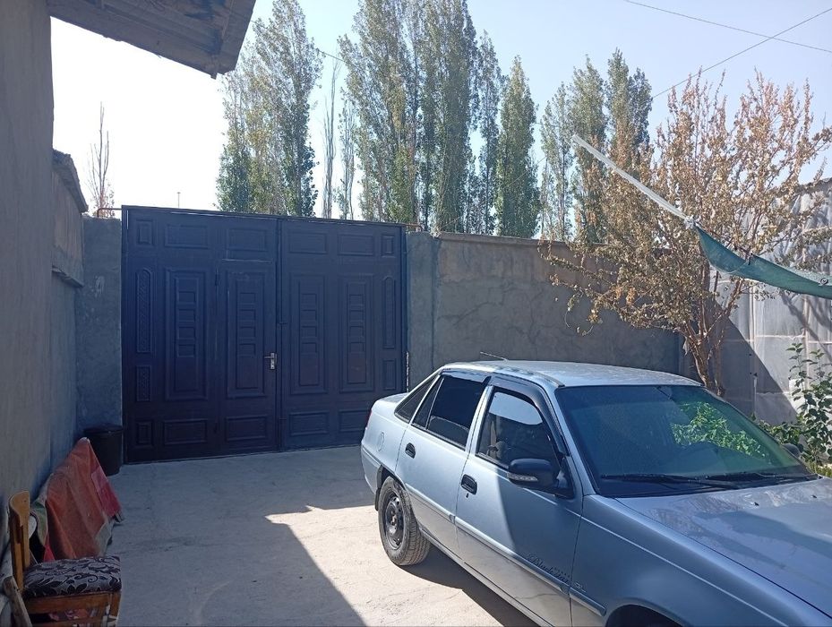 Arzon xovli Nurafshonda 2 sotix 4 xonali uy sotiladi.
