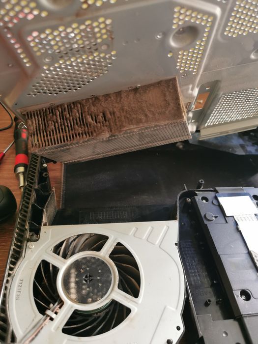 Service / Reparatii Laptopuri.