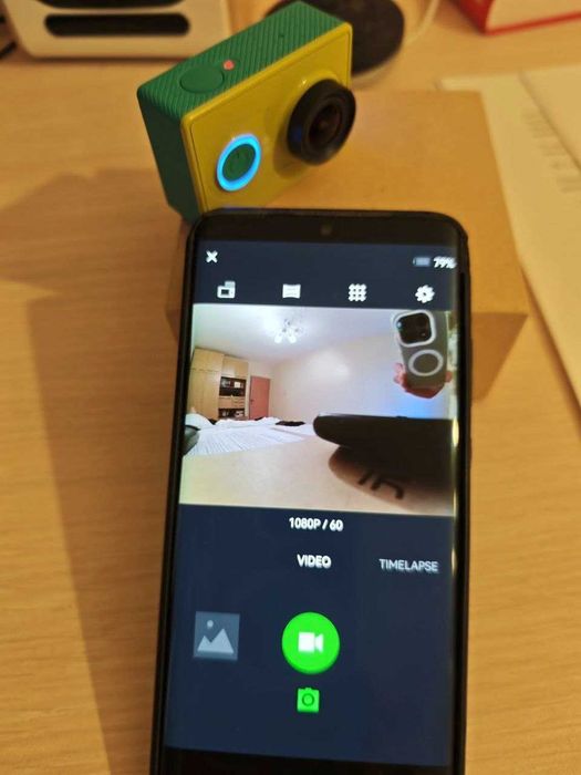 Продавам YI Action Camera Full HD 1080 + selfie stick YI оригинален с bluetooth спусък