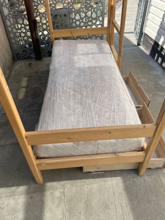 Кровать двух ярусная