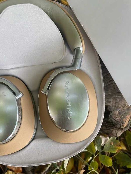 Bowers & Wilkins PX8 Tan  casti wireless