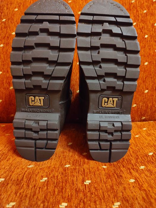 Caterpillar-мъжки боти №45