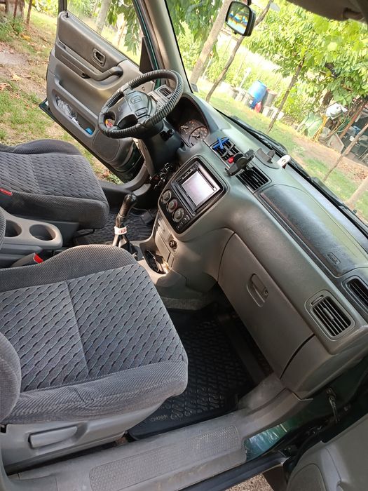 Продавам Honda CR-V