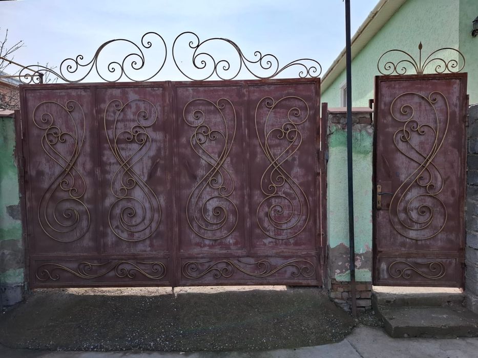 Забор бордовы