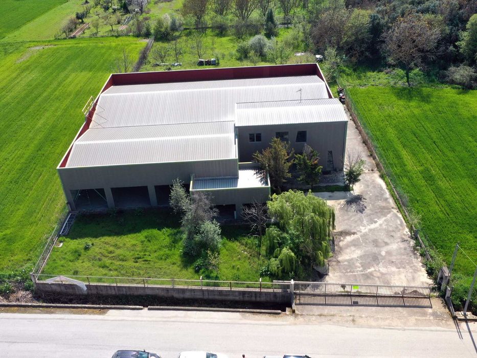 Продава се промишлена сграда от 1.100m2 Елефтеруполис КАВАЛА код 4699