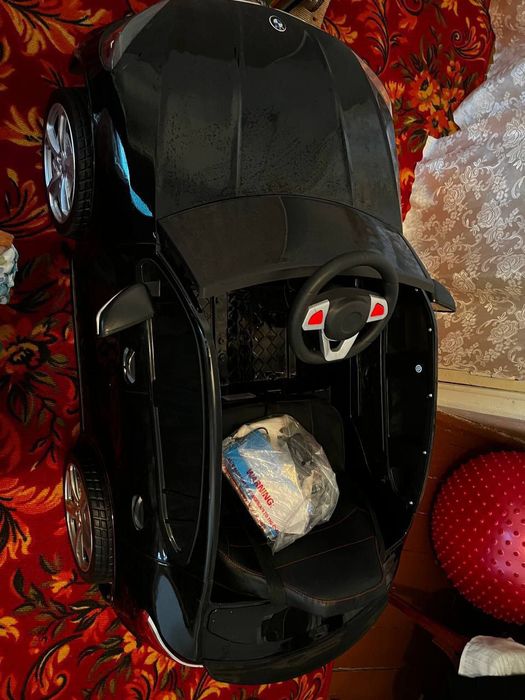 Машина детская ездиет