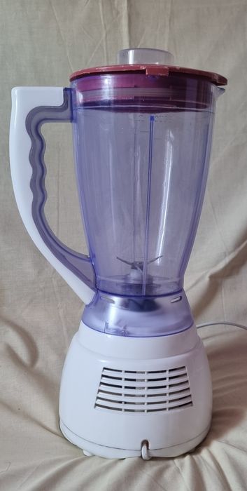 Blender de masa ALASKA SM 4000

Putere: 400W,
Numar de viteze: 2 + puls,
Capacitatea recipient 1.5L,
Sistem SECURE LOCK.
