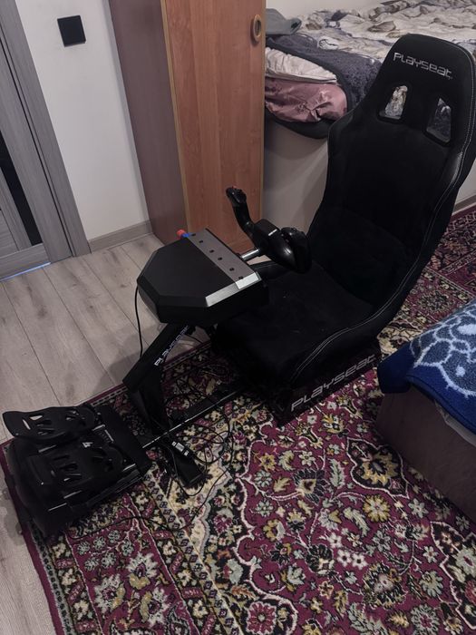 Продам Playseat evolution кокпит для симрейсинга сетап