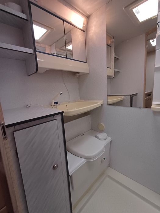 Vind rulota HOME - CAR  , gup CHATEAU, model 445  , import Olanda  .