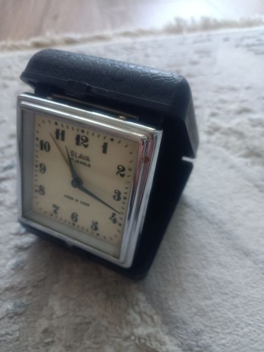 Продам часы-будильник времён СССР
