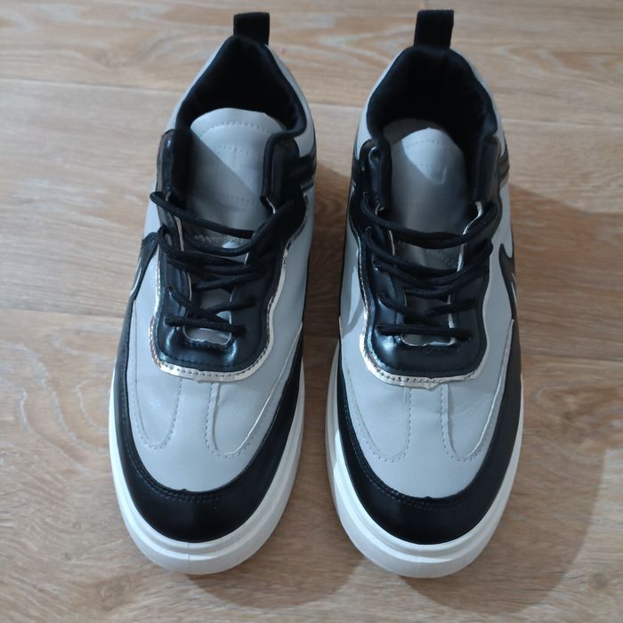 Кроссовки  демисезонные 42 размер