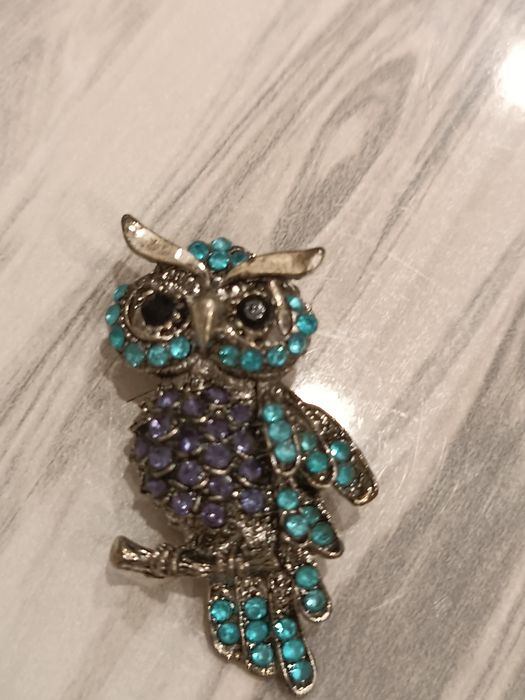 Продам красивую брошь