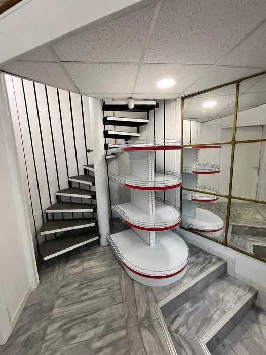 Метални стелажи за зоомагазин - търговско оборудване НОВО НАЛИЧНО