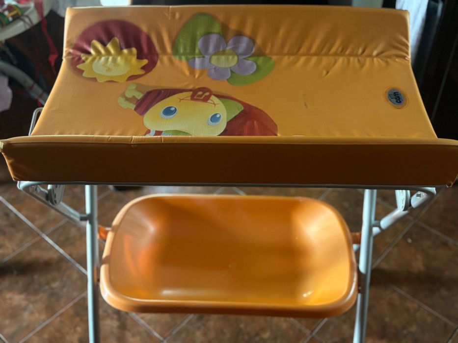 Masă de înfășat și suport cadita