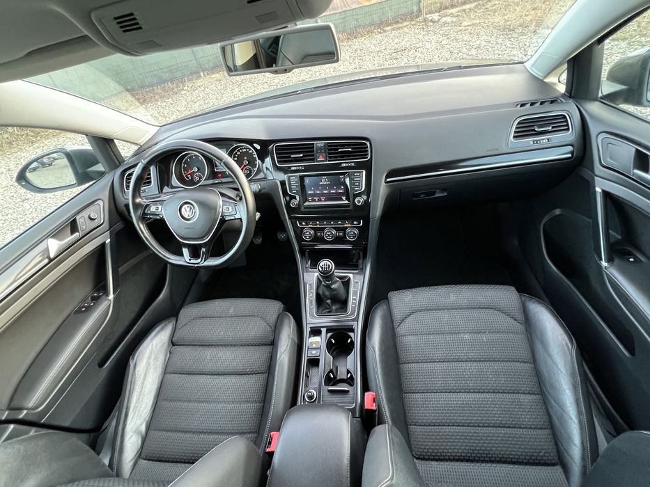-VW-Golf 7 -2014.Limousine,Model deosebit -Sport-Line,Piele