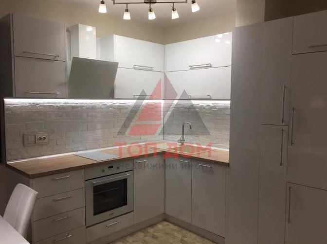 Продава се Двустаен апартамент в Варна, Бриз - 68 кв.м за 2353 €/кв.м - Снимка #2