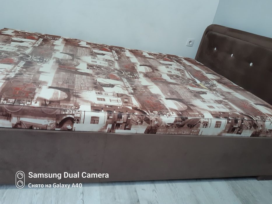 Диван с пуфиком и подушками